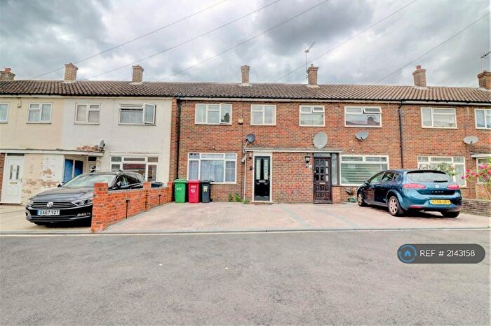 3 Bedroom Terraced House To Rent In Randolph Road, Slough, SL3
