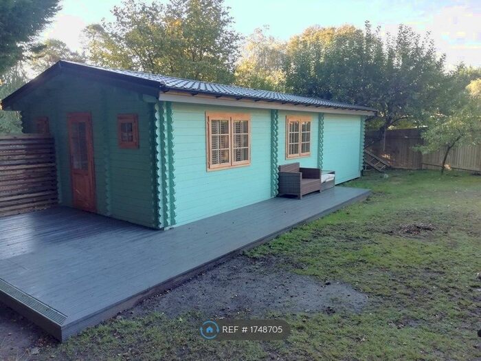 2 Bedroom Flat To Rent In Normandy, Guildford, GU3