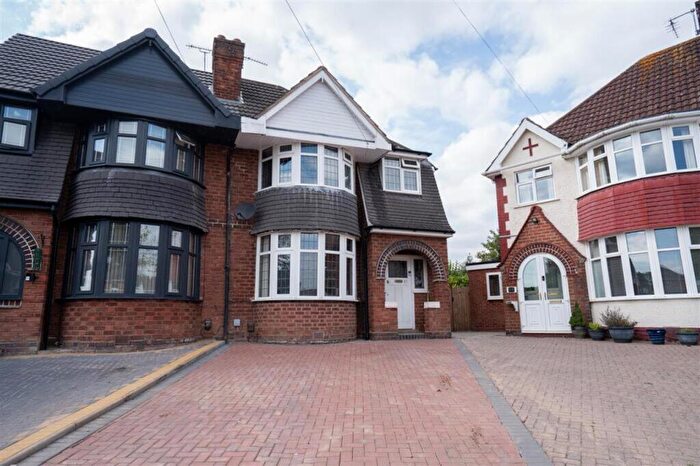 5 Bedroom Semi Detached House For Sale In Heathmere Avenue, Birmingham, B25
