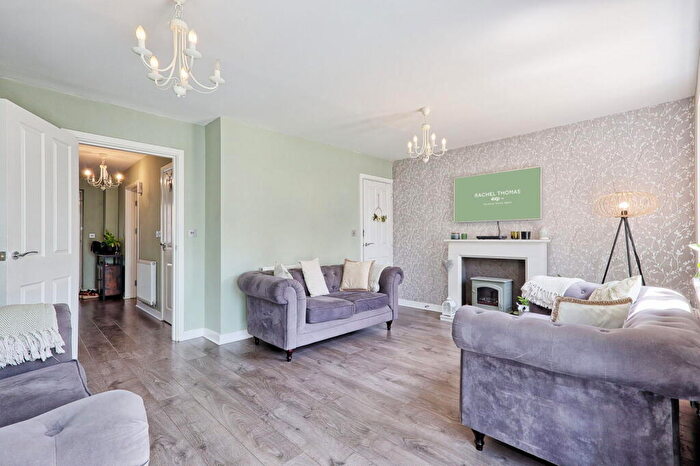 4 Bedroom Semi-Detached House For Sale In Ardmore Road, South Ockendon, Essex, RM15