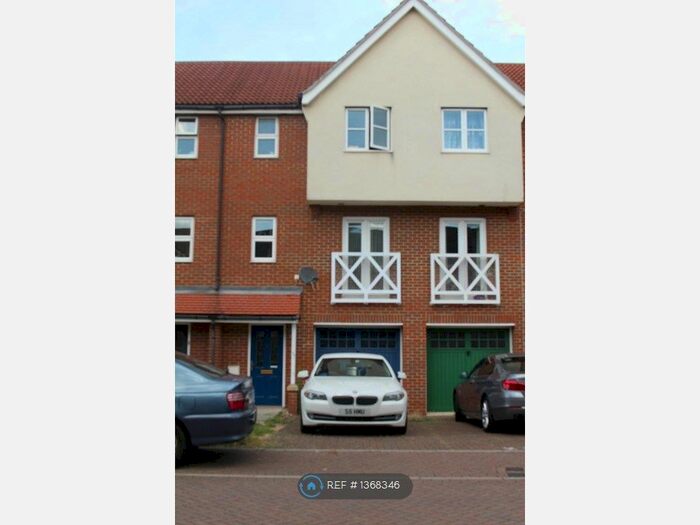 3 Bedroom Terraced House To Rent In Bengeo Gardens, Romford, RM6