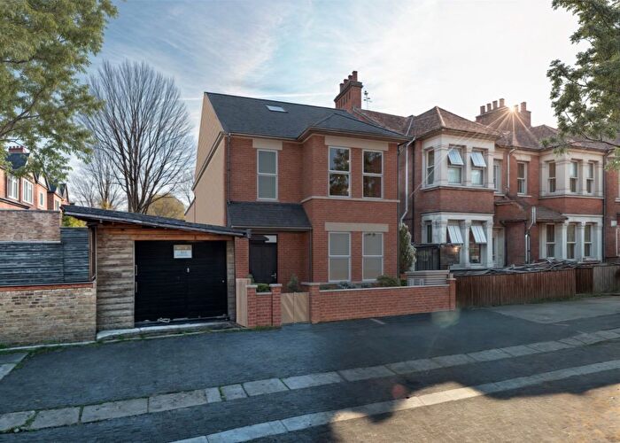 4 Bedroom Detached House For Sale In Agnew Road, London, SE23