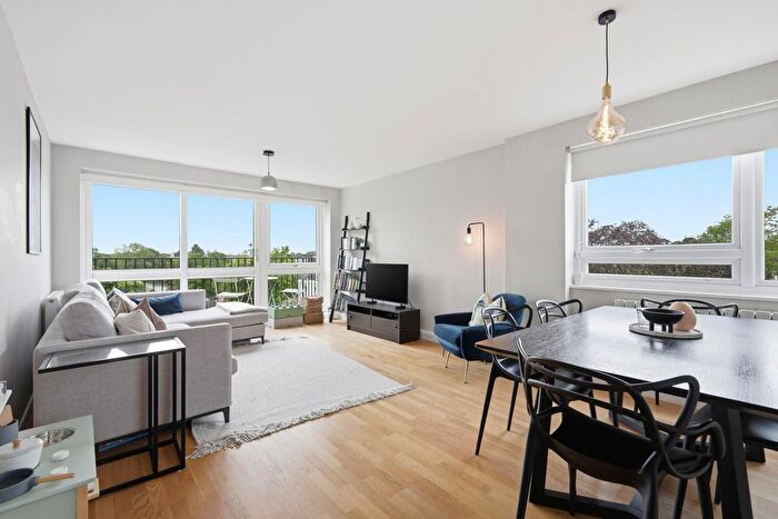 2 Bedroom Flat For Sale In Orwell Lodge, Hermitage Walk, South Woodford, E18