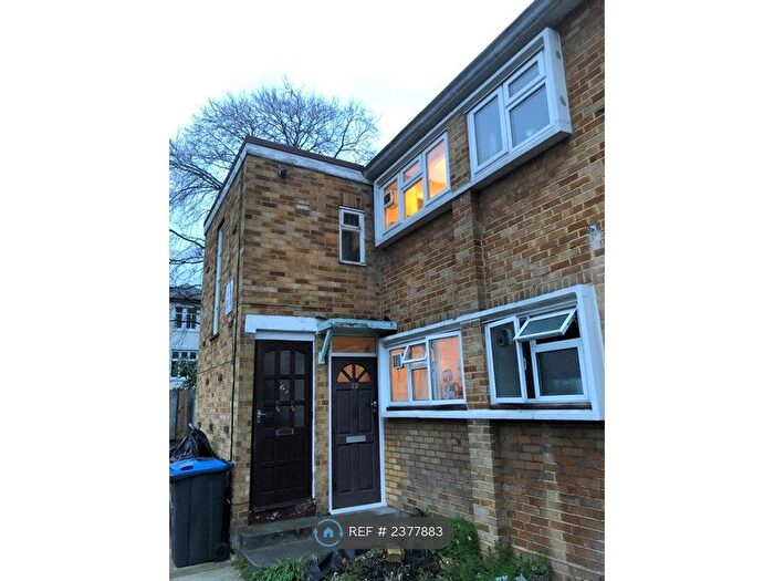 4 Bedroom Terraced House To Rent In Dolphin Close, Surbiton, KT6