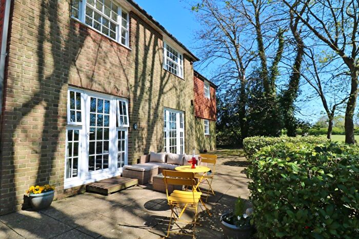 2 Bedroom Flat For Sale In Hound Manor, Netley Abbey, Southampton., SO31