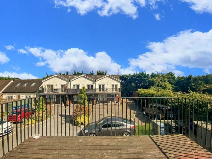 3 Bedroom Apartment To Rent In Marlow Road, High Wycombe, HP11