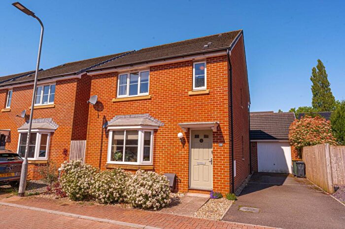 3 Bedroom Detached House For Sale In Welsh Oak Way, Rogerstone, NP10