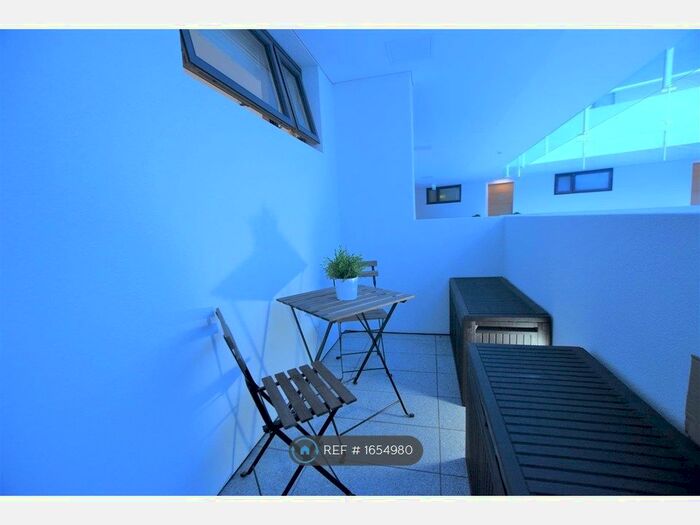 2 Bedroom Flat To Rent In Mann Island, Liverpool, L3