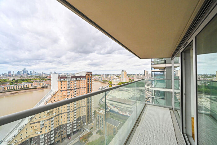 2 Bedroom Flat For Sale In Landmark West Tower, Canary Wharf, London, E14