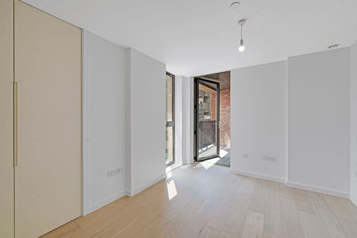 2 Bedroom Flat To Rent In Bayford Street, London, E8