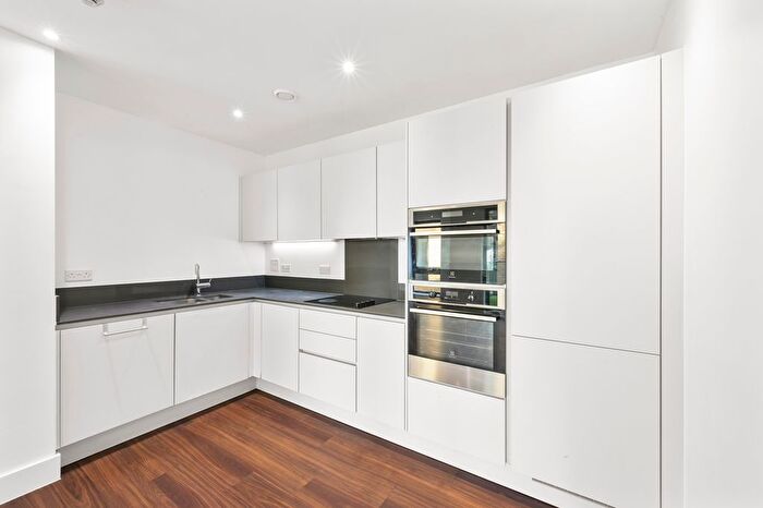 2 Bedroom Flat To Rent In Skylark Court, SW15