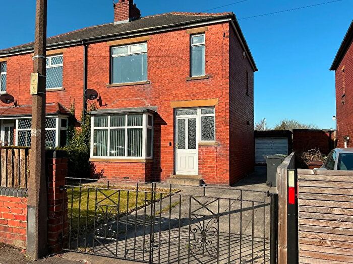 3 Bedroom Semi-Detached House To Rent In Mavis Road, Staincliffe, Dewsbury, WF13
