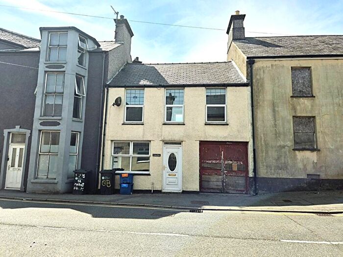 3 Bedroom Terraced House For Sale In George Bach, Llanerchymedd, Anglesey, LL71