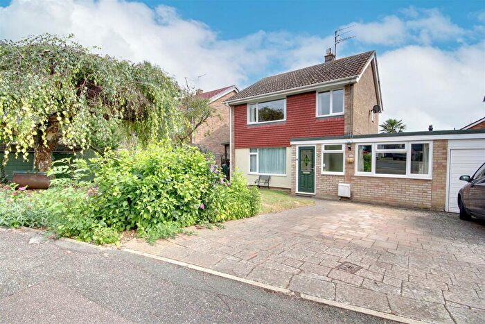 3 Bedroom Link Detached House For Sale In Pound Road, Ramsey, Huntingdon, PE26