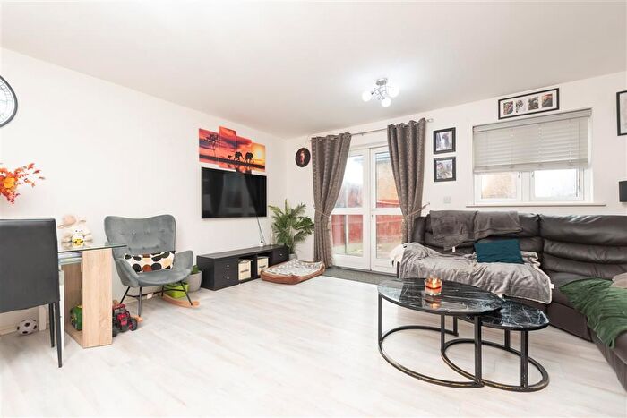 3 Bedroom Terraced House For Sale In Ferguson Avenue, Gravesend, Kent, DA12