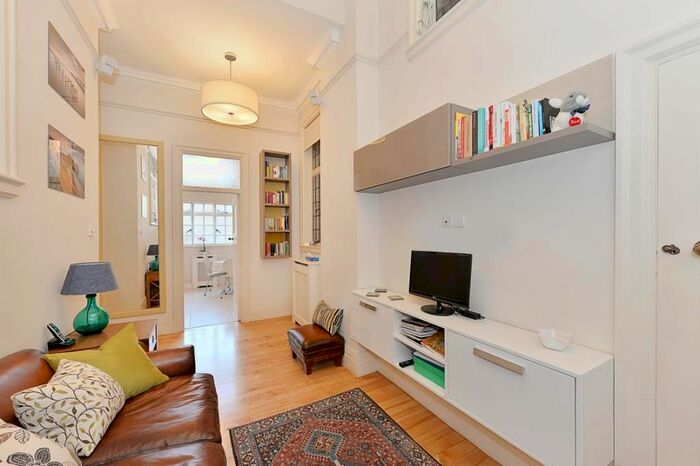 1 Bedroom Flat To Rent In Baker Street, London, NW1