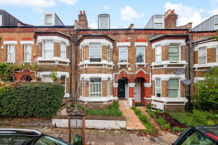 3 Bedroom Flat For Sale In Shenley Road, London, SE5