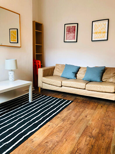 4 Bedroom Semi-Detached House To Rent In Strawberry Hill, Salford, M6