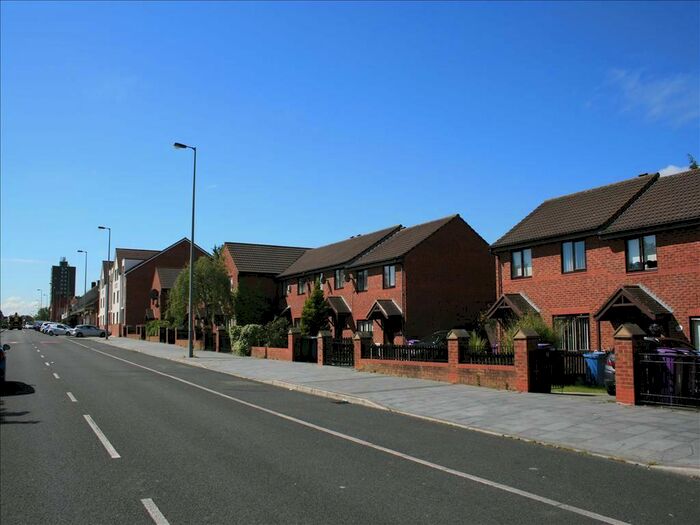 2 Bedroom Terraced Bungalow To Rent In Mill Street, Liverpool, Merseyside, L8