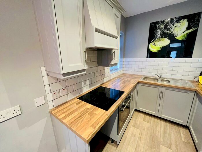 3 Bedroom House To Rent In Willowfield Road, Halifax, HX2