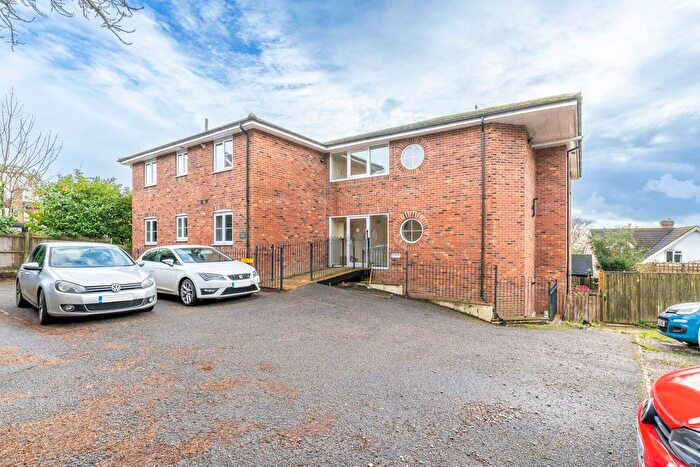 2 Bedroom Flat For Sale In Station Road, Heathfield, TN21