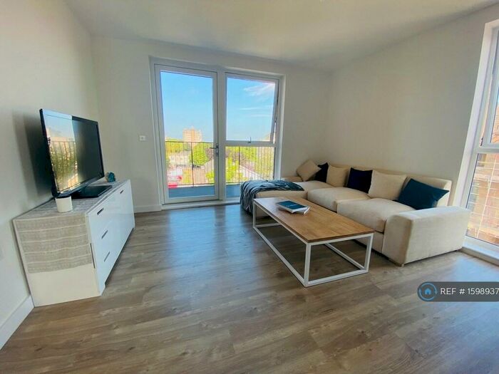 2 Bedroom Flat To Rent In Peregrine Drive, Great Warley, Brentwood, CM13