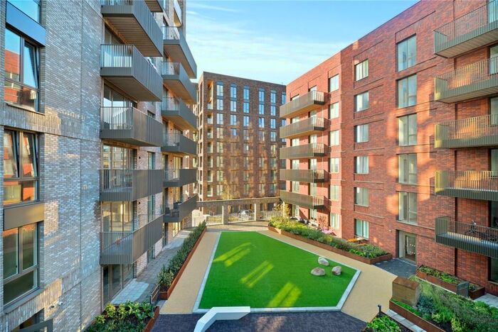 3 Bedroom House To Rent In Peto Mews, London, E16