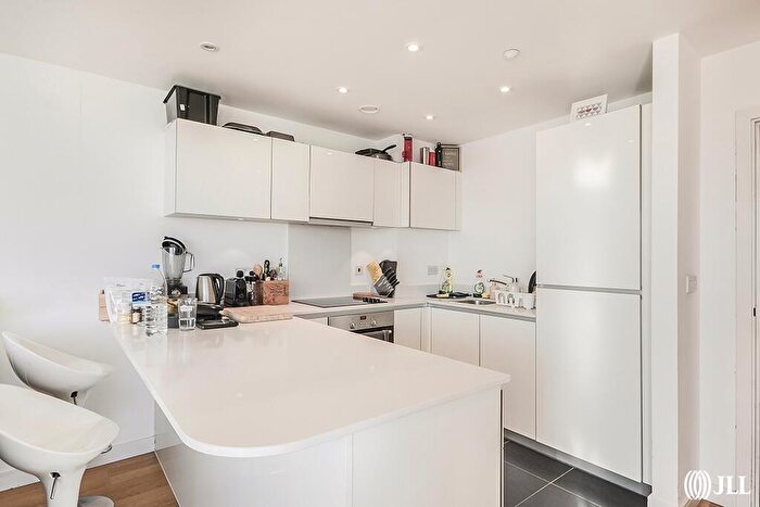 2 Bedroom Apartment To Rent In Woodberry Grove London, N4