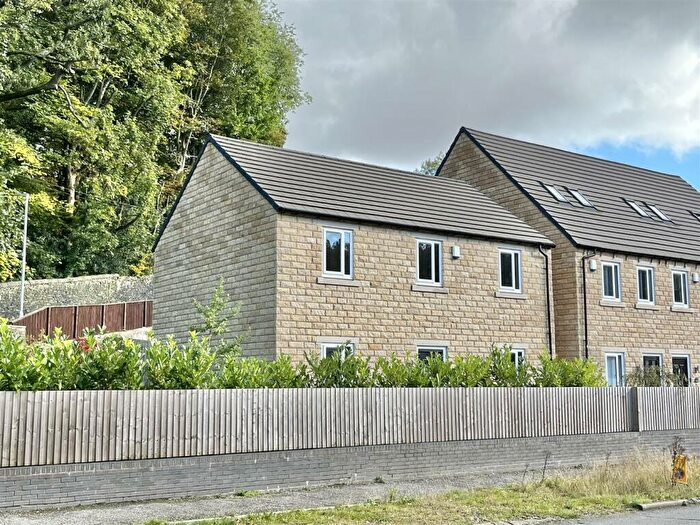 4 Bedroom Detached House For Sale In Charlestown View, Glossop, SK13