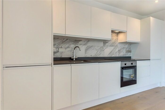 1 Bedroom Flat To Rent In The Boulevard, Cain Road, Bracknell, Berkshire, RG12