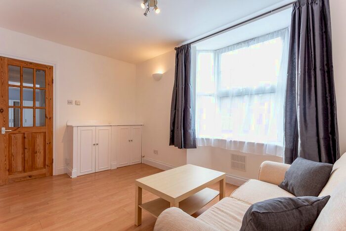 1 Bedroom Flat To Rent In Whitestile Road, Brentford, TW8