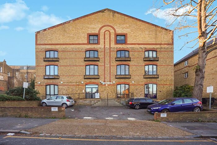 1 Bedroom Apartment For Sale In Silverdale, London, SE26