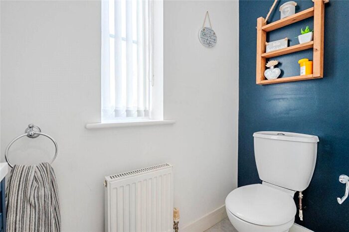 3 Bedroom End Of Terrace House For Sale In Leyland Road, Dunstable, Bedfordshire, LU6