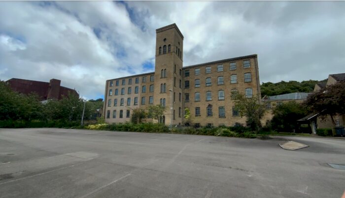 2 Bedroom Flat To Rent In Lockbridge Way, Huddersfield, West Yorkshire, HD3