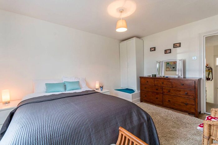 1 Bedroom Flat To Rent In Denver Road, Hackney, London, N16