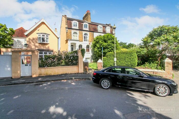 1 Bedroom Flat To Rent In St. Marys Road, East Molesey, KT8