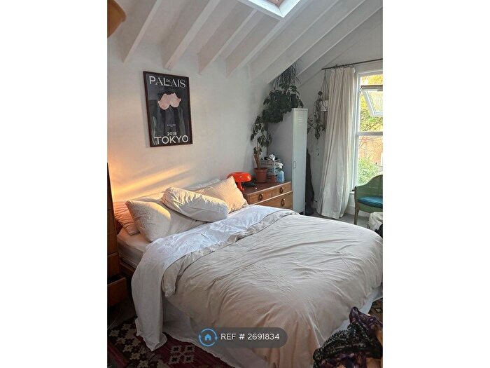 3 Bedroom Flat To Rent In Narford Rd, London, E5