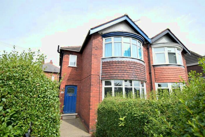 3 Bedroom Semi-Detached House To Rent In Bradford Road, Wakefield WF1