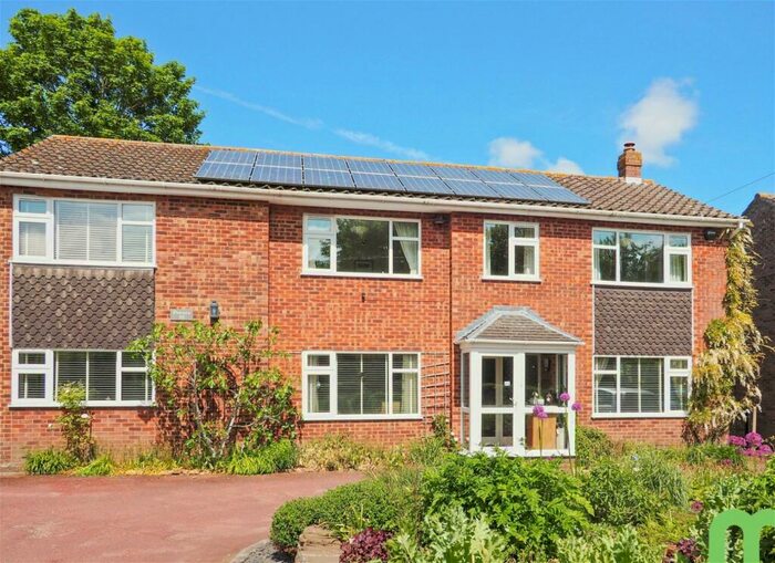 5 Bedroom Detached House For Sale In The Street, Ashwellthorpe, NR16