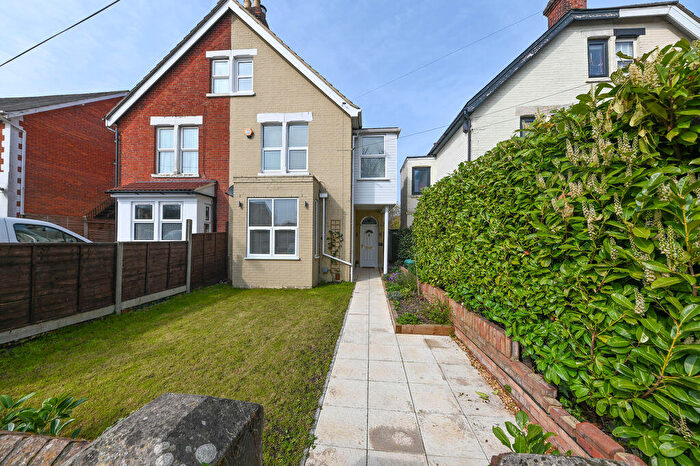 4 Bedroom Semi Detached House For Sale In London Road, Waterlooville, PO7