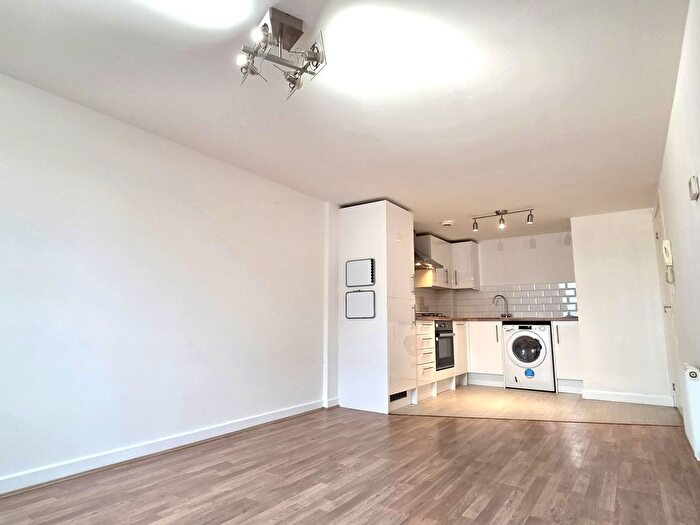 1 Bedroom Flat To Rent In Pumphouse Crescent, Watford, WD17