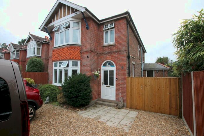 3 Bedroom Detached House To Rent In West Hill Road, Ryde, PO33