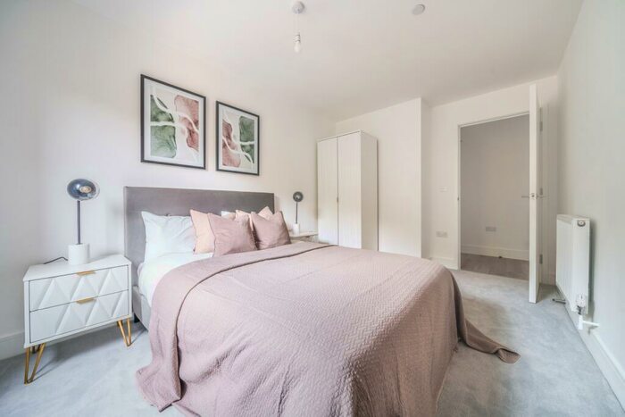 2 Bedroom Flat To Rent In Whiffens Avenue Chatham, ME4