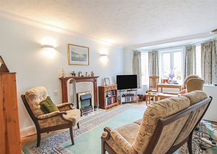 2 Bedroom Flat For Sale In Anchorage Way, Lymington, Hampshire, SO41