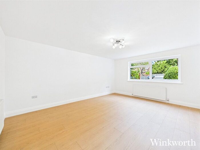 2 Bedroom Flat To Rent In Tring Avenue, London, W5