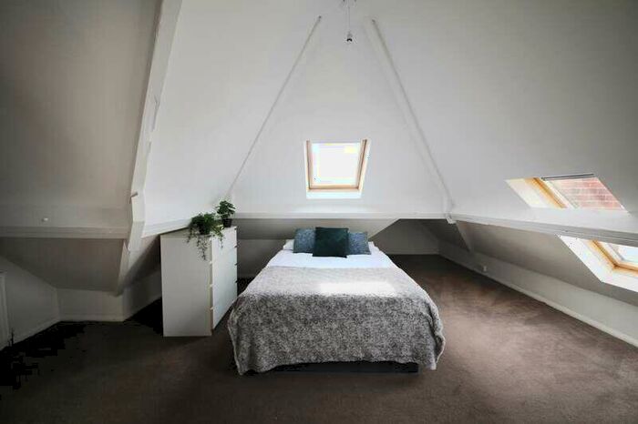 6 Bedroom Semi-Detached House To Rent In Rokeby Gardens, Headingley, Leeds, LS6