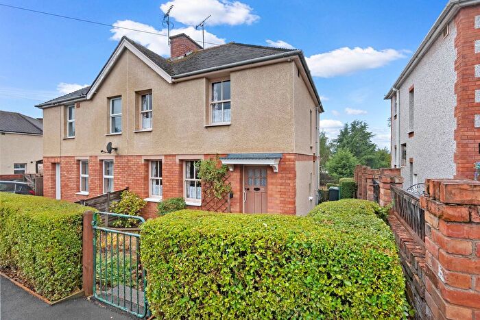 3 Bedroom Semi Detached House For Sale In Gorse Hill Road, Worcester., WR4