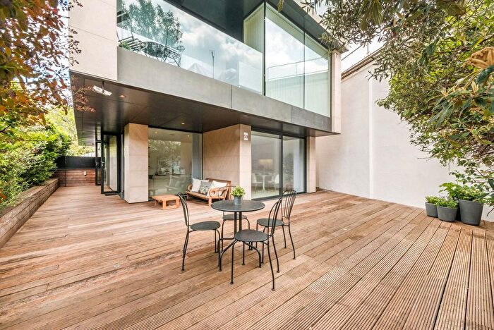 2 Bedroom Property To Rent In Latitude House, Oval Road, London, NW1