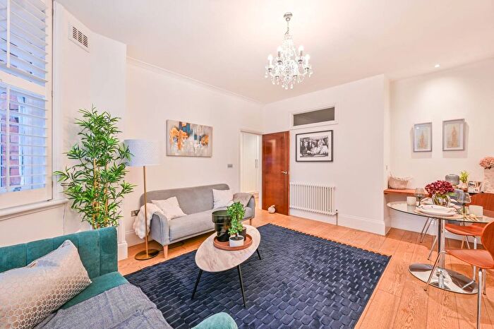 1 Bedroom Flat To Rent In Sloane Gardens, Sloane Square, London, SW1W