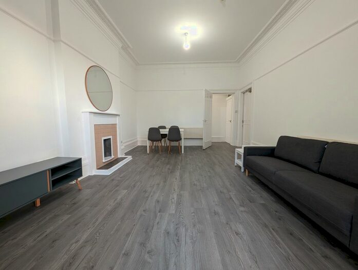 2 Bedroom Flat To Rent In Derby Road, Fallowfield, Manchester, M14